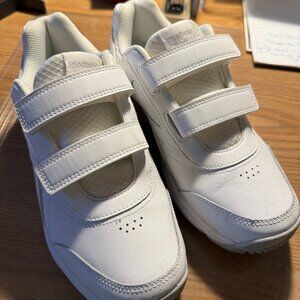 Reebok Women's Work N Cushion White Walking Shoe with Velcro Fasteners size 7.5
